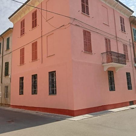 Fiore Apartments Fiorenzuola dʼArda Exteriör bild